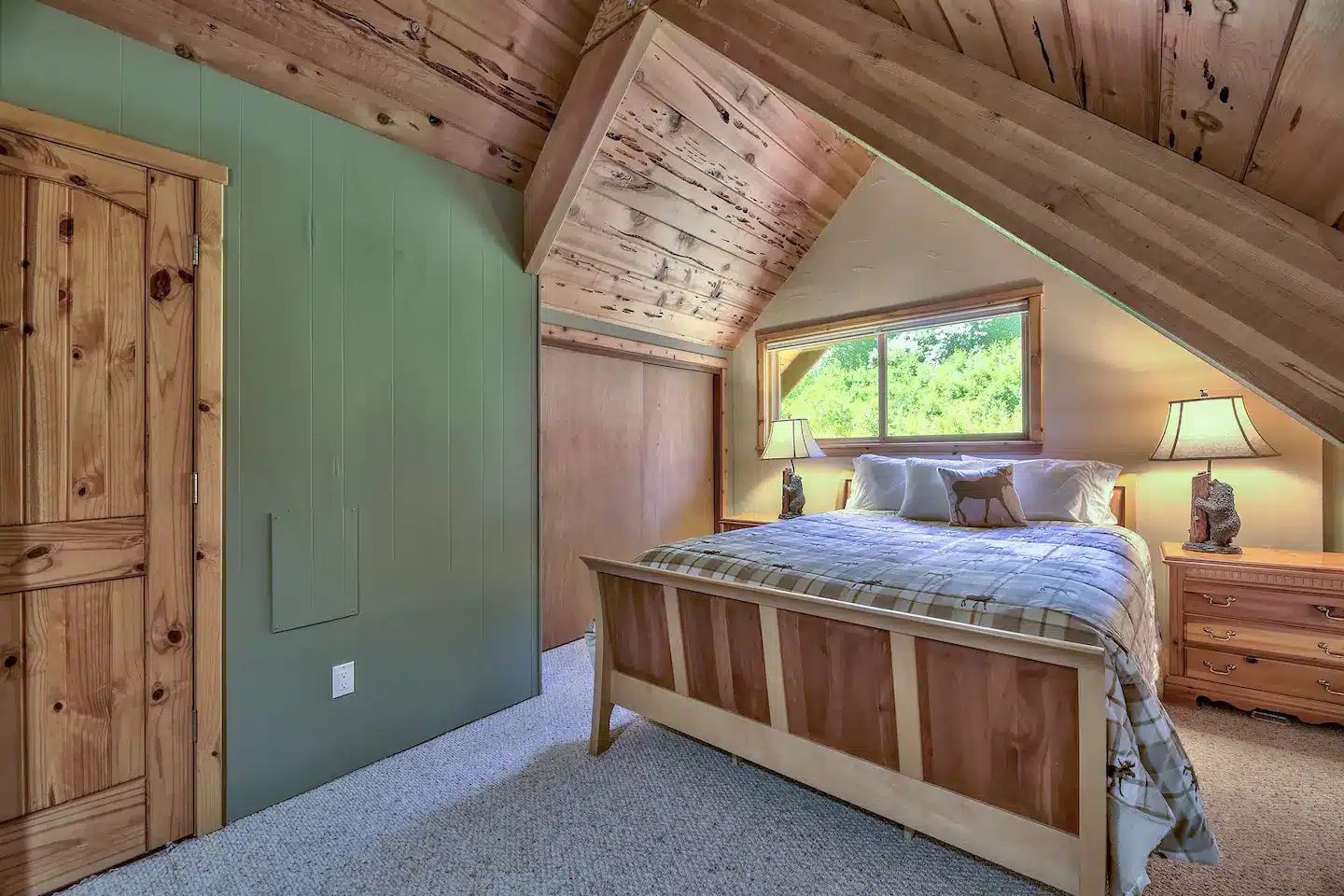 Upstairs queen bedroom.